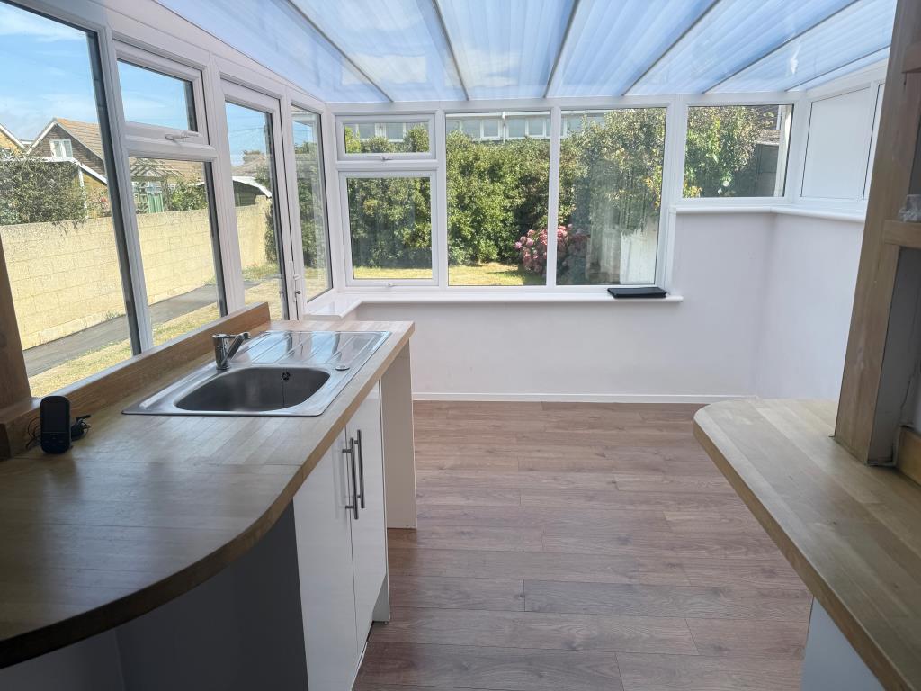 Lot: 150 - DETACHED BUNGALOW FOR INVESTMENT - Conservatory overlooking rear garden
